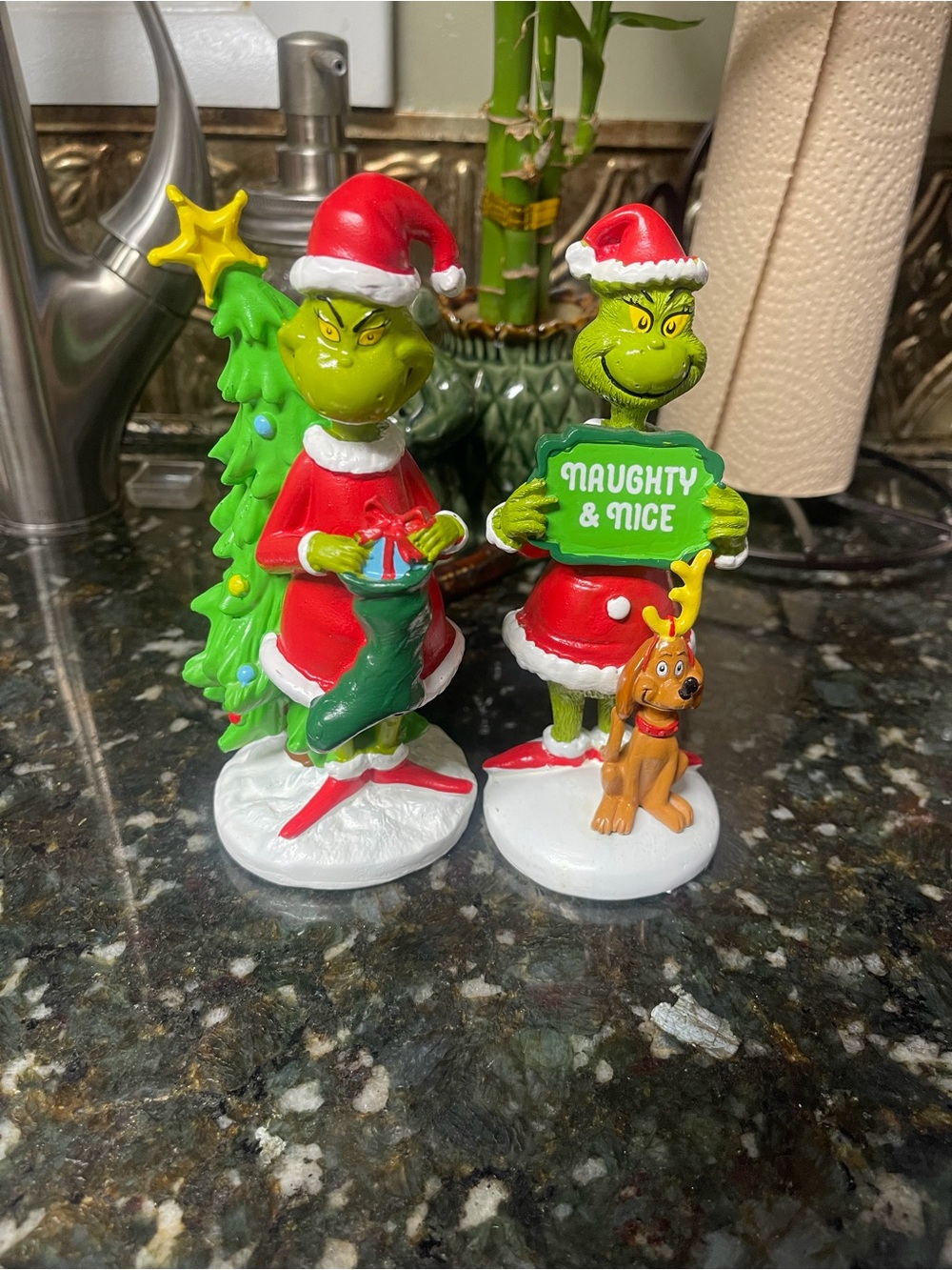 Festive Grinch Figurine Pair - Red & Green Holiday Décor